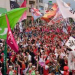 ひのよさこい祭り、熱気で雨も吹き飛んだ