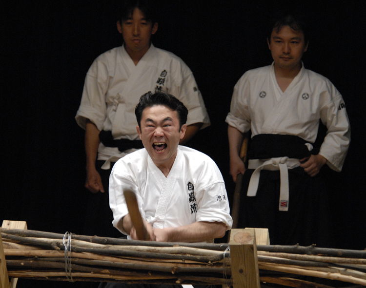 迫力ある自顕流の演武