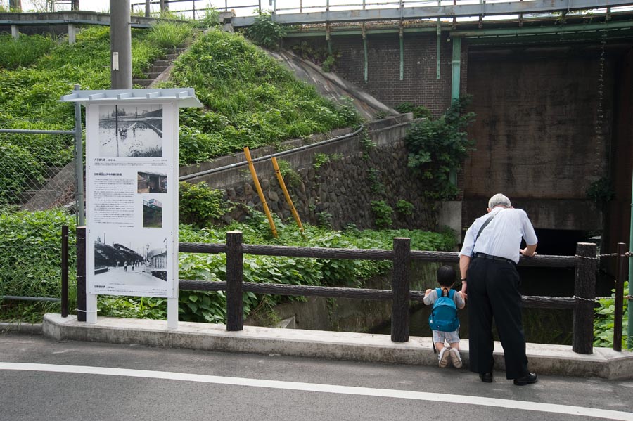 まちを歩けば写真に出会える