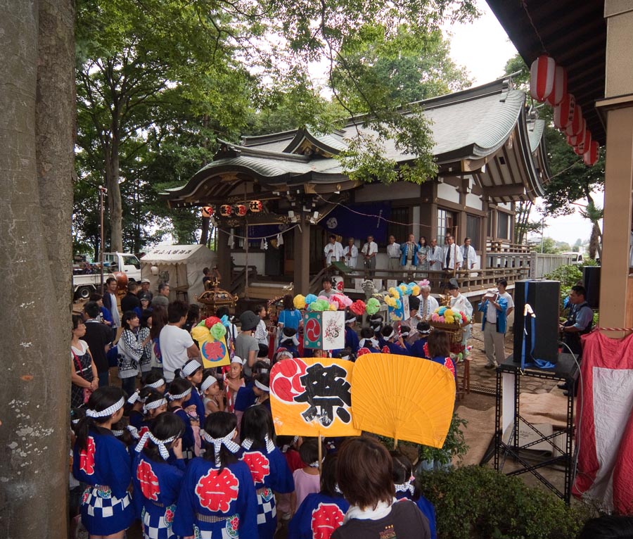 平山八幡神社で社宝「軍配団扇」などを公開