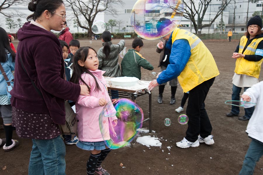 今年は残念、雨がシトシトたき火祭