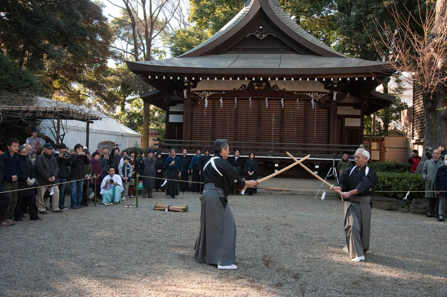 武蔵総社六社宮で天然理心流 ・ 奉納演武