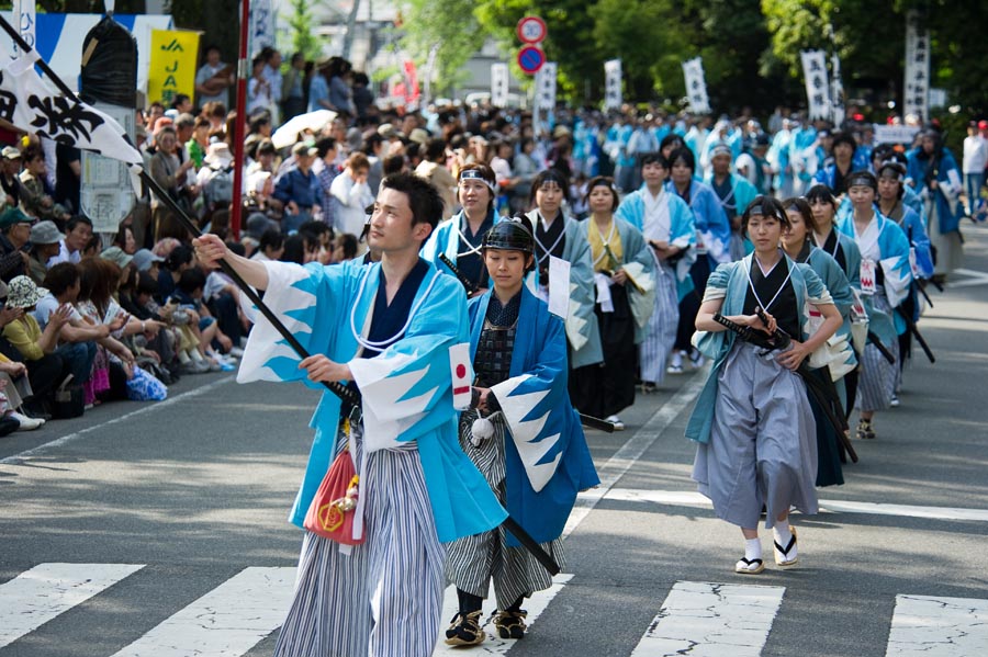 新緑に浅葱色が映えたパレード、第13回「ひの新選組まつり」晴れ姿