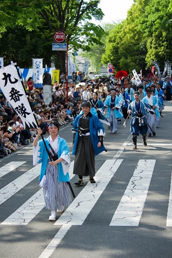 新緑に浅葱色が映えたパレード、第13回「ひの新選組まつり」晴れ姿