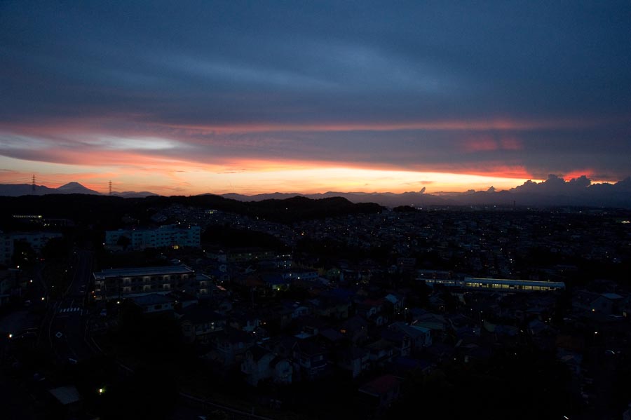 梅雨明けの夕暮れ