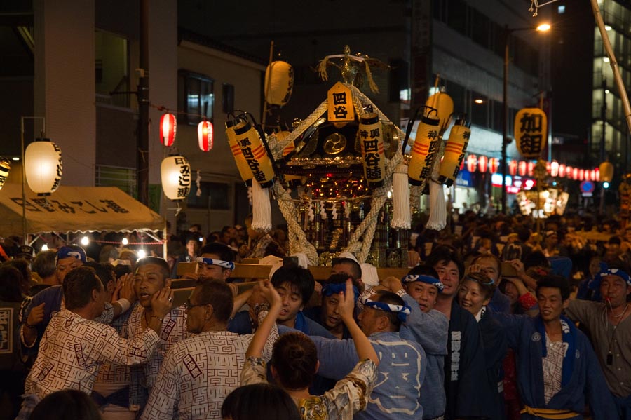 神輿、通る！