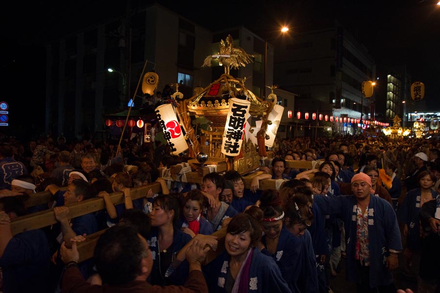 神輿、通る！