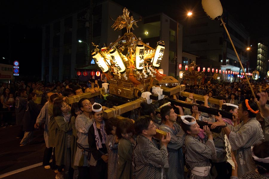 神輿、通る！