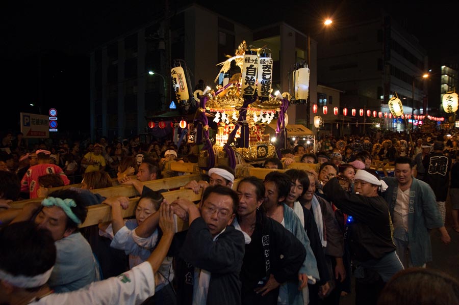 神輿、通る！