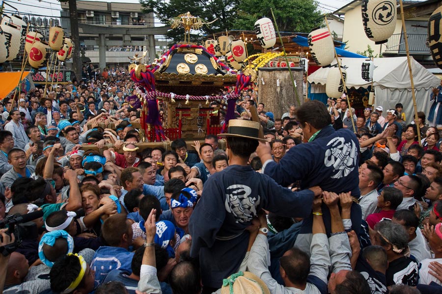 神輿、通る！