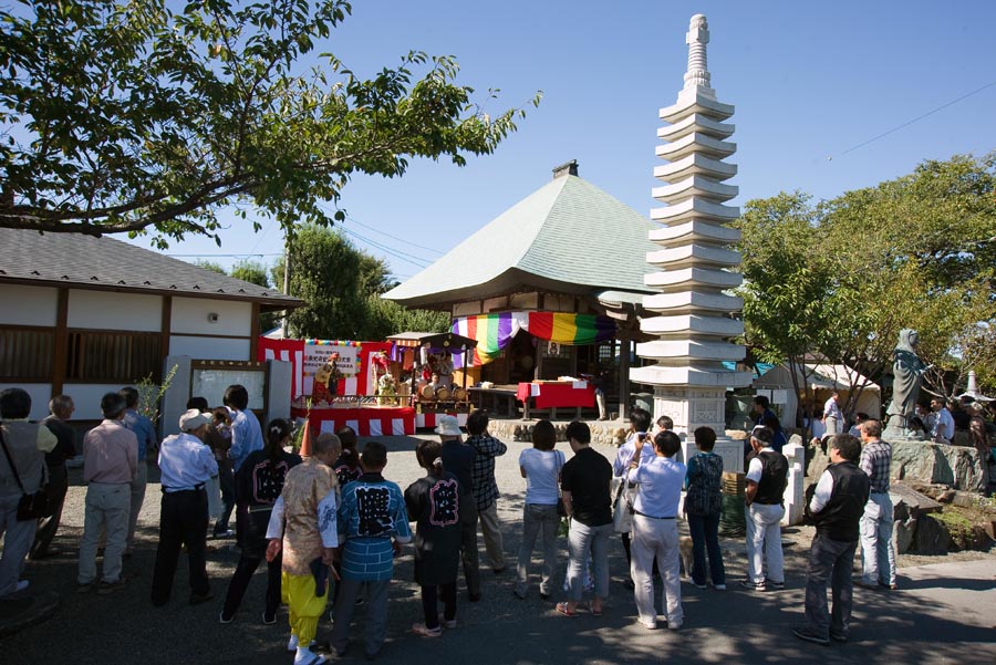 東光寺安産薬師のお祭りに日野の囃子が響く