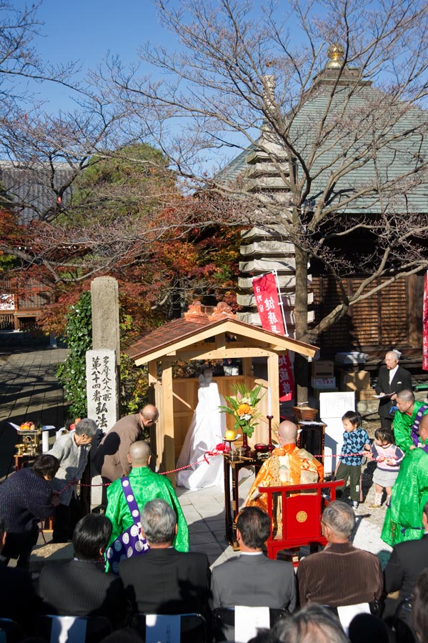 日野宿で「けんころ地蔵」開眼