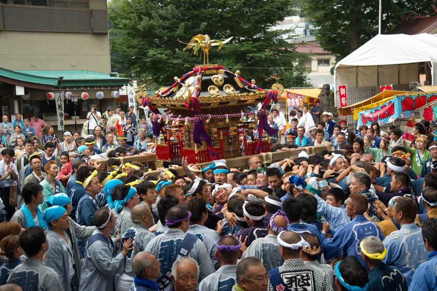 お神輿といっしょに