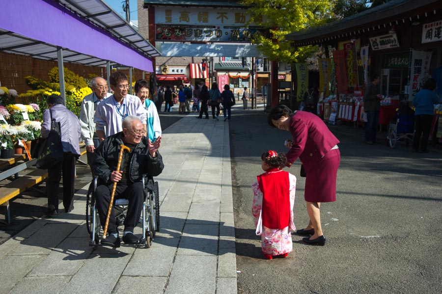 新装不動堂、菊まつりは秋の序章