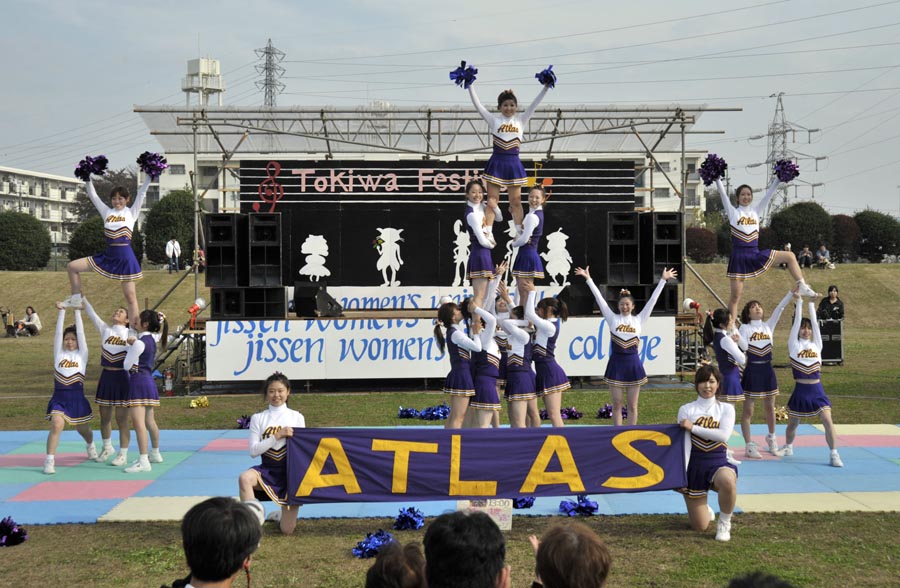 日野におなじみの大学で学園祭開催