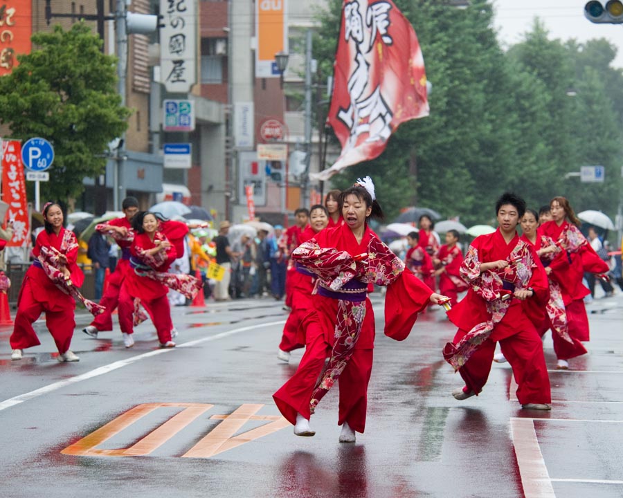 熱気で雨も吹き飛ばしたひのよさこい祭