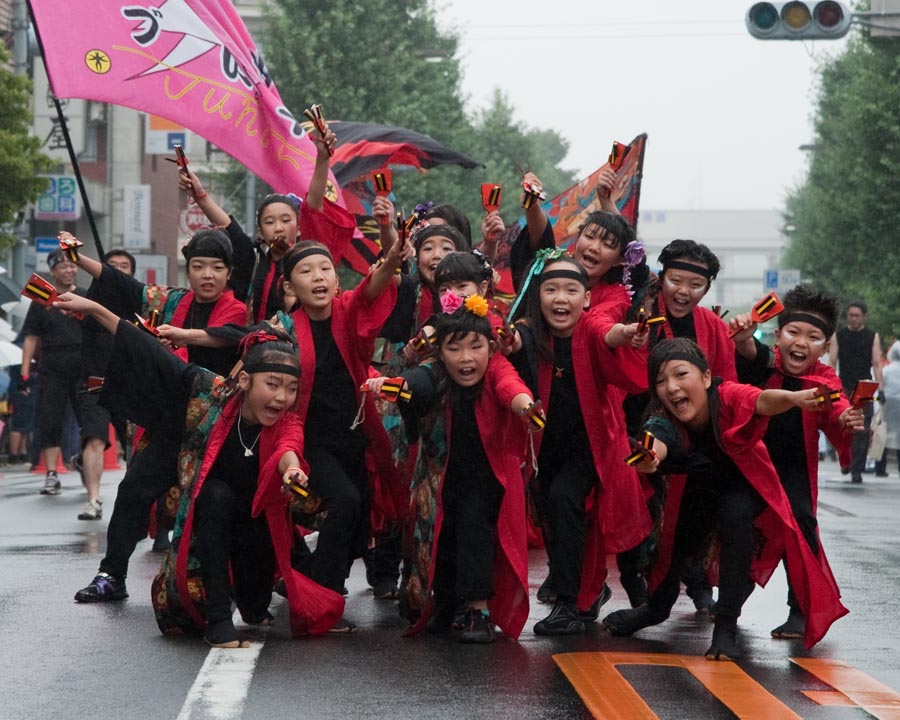 熱気で雨も吹き飛ばしたひのよさこい祭