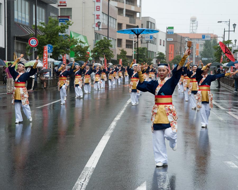 熱気で雨も吹き飛ばしたひのよさこい祭