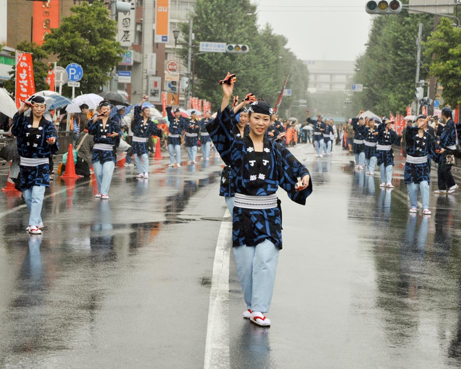 熱気で雨も吹き飛ばしたひのよさこい祭