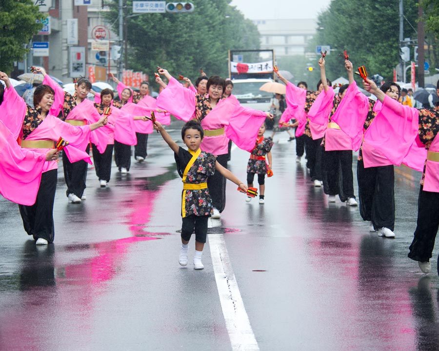 熱気で雨も吹き飛ばしたひのよさこい祭