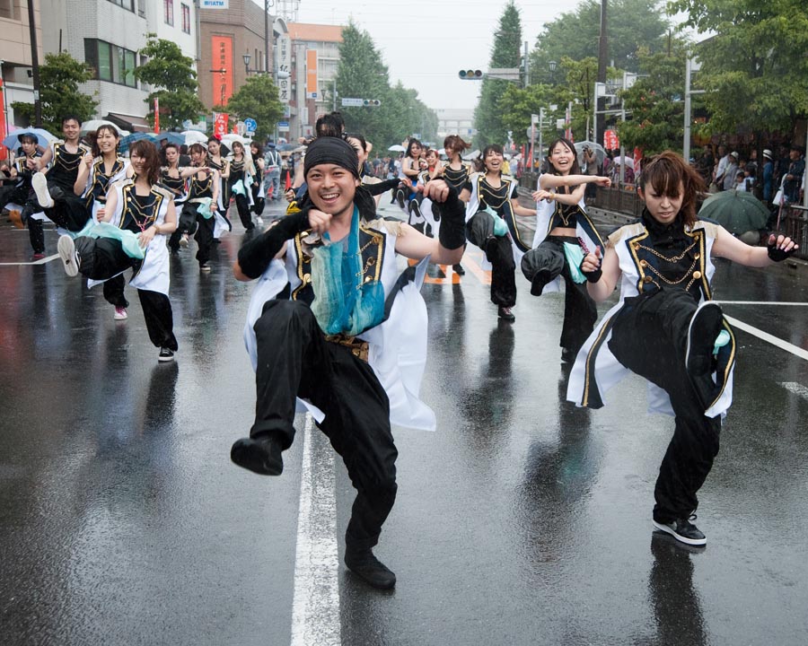 熱気で雨も吹き飛ばしたひのよさこい祭