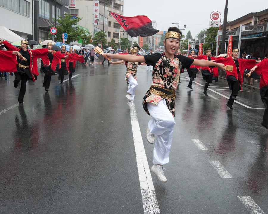 熱気で雨も吹き飛ばしたひのよさこい祭