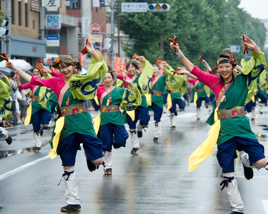 熱気で雨も吹き飛ばしたひのよさこい祭