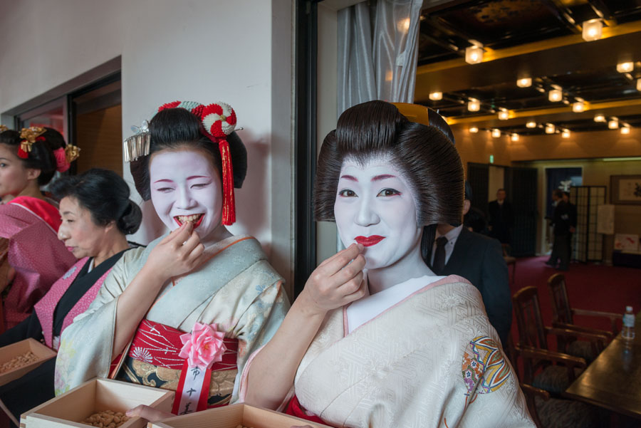 高幡不動尊節分会開催