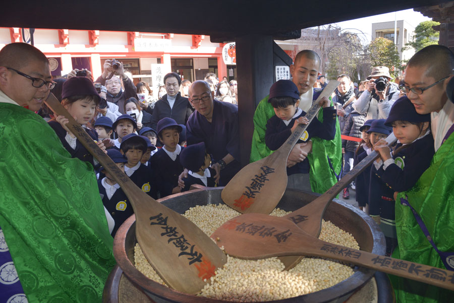 高幡不動尊節分会開催