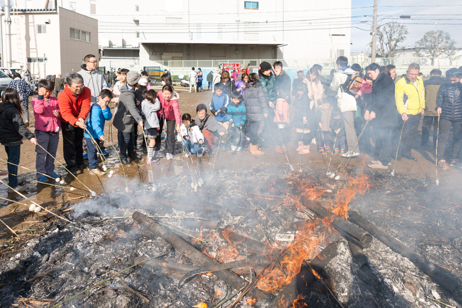 日野の各地でどんど焼き開催