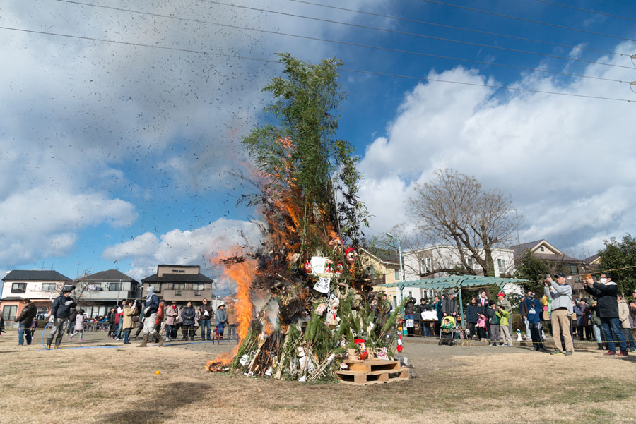 日野の各地でどんど焼き開催