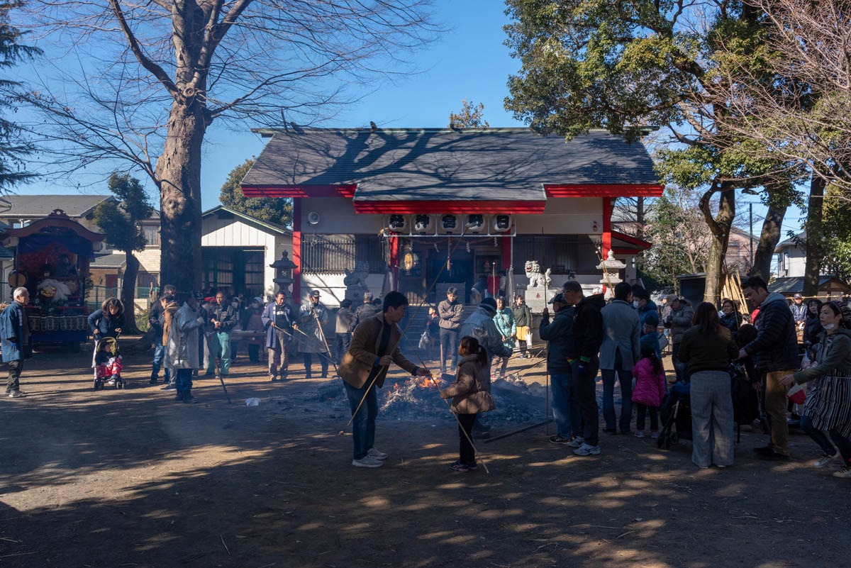 日野の各地でどんど焼き開催