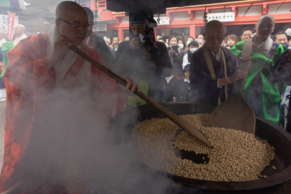 高幡不動尊節分会開催