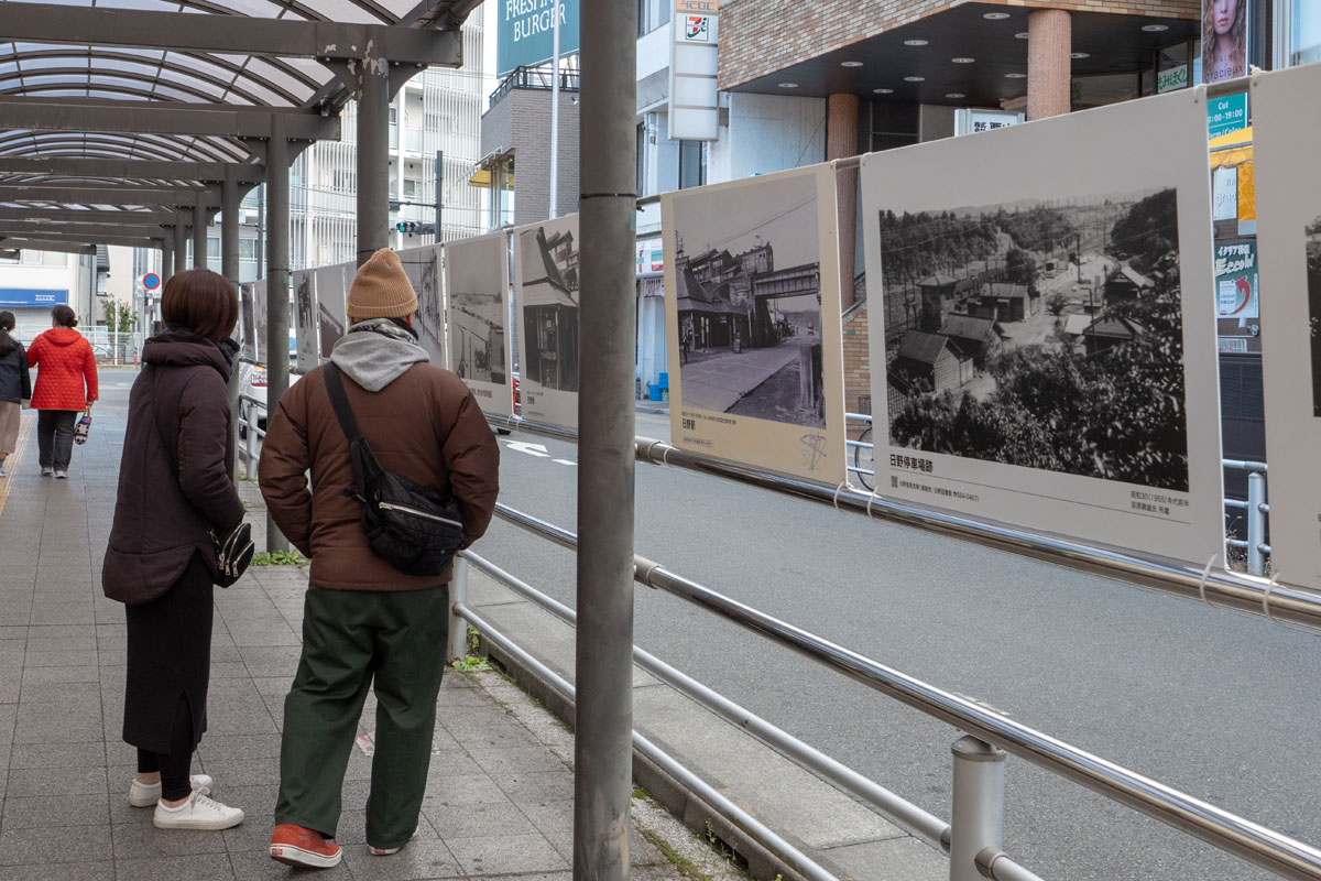 オリジナル入場券台紙をプレゼント日野駅開業130年、日野駅コンコースで「写真展」開催中 