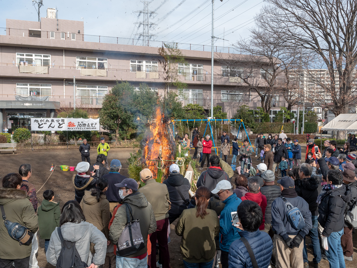 日野の各地でどんど焼き開催