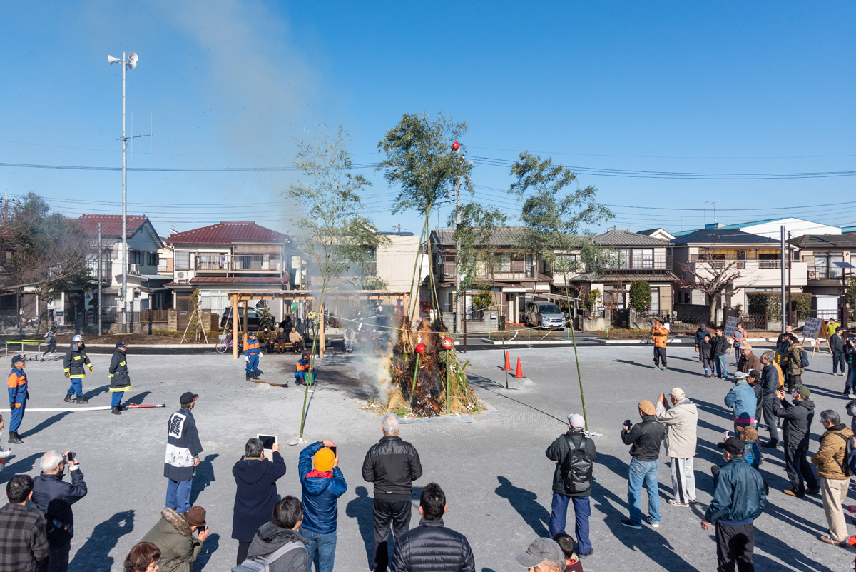 日野の各地でどんど焼き開催