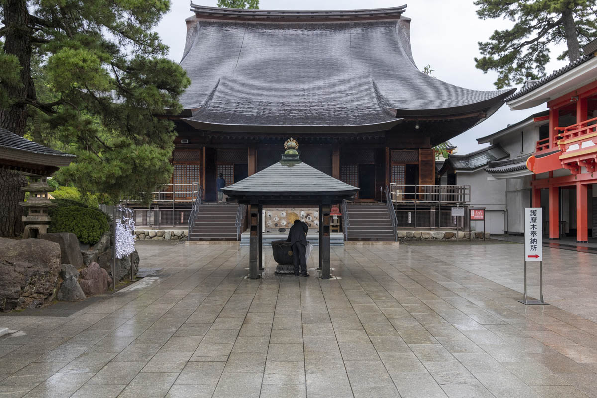 ひの新選組まつり「待たせたな！」、でも、雨には参った、ねっ。