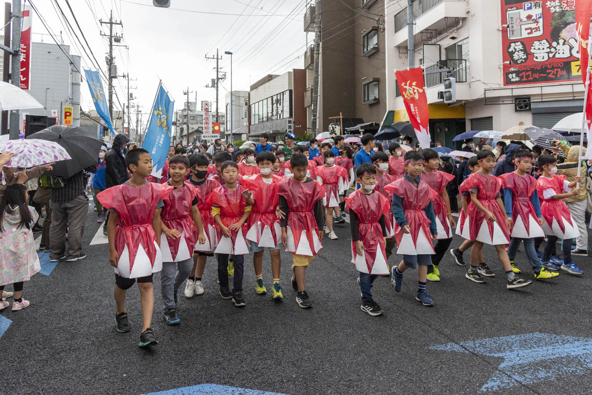 ひの新選組まつり「待たせたな！」、でも、雨には参った、ねっ。