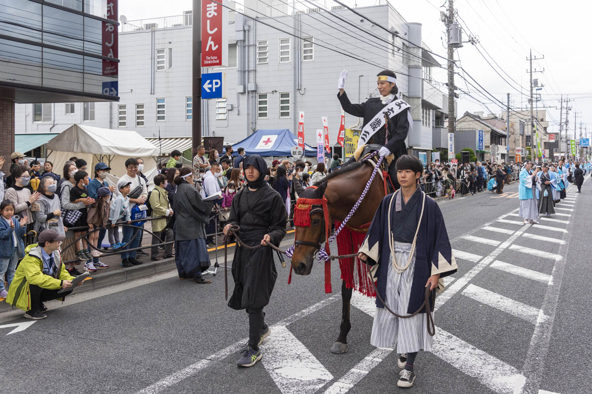 ひの新選組まつり「待たせたな！」、でも、雨には参った、ねっ。