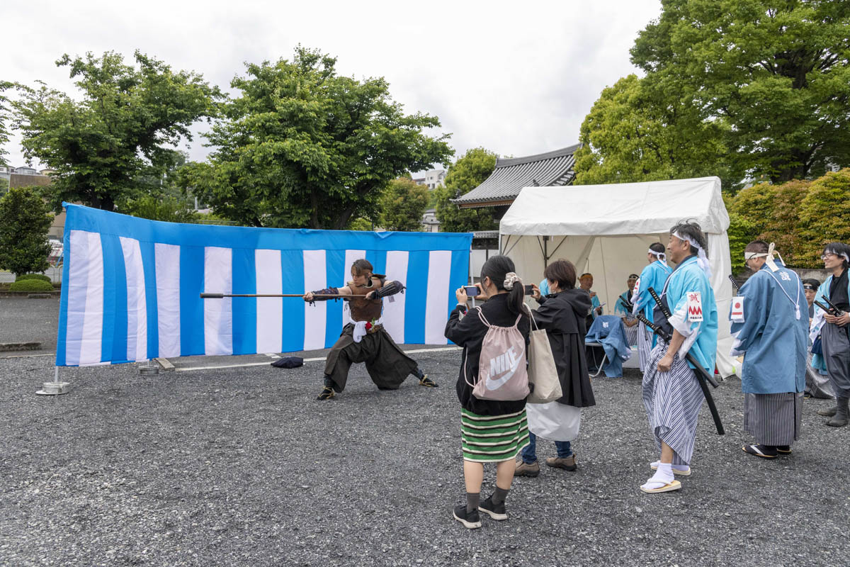 ひの新選組まつり「待たせたな！」、でも、雨には参った、ねっ。