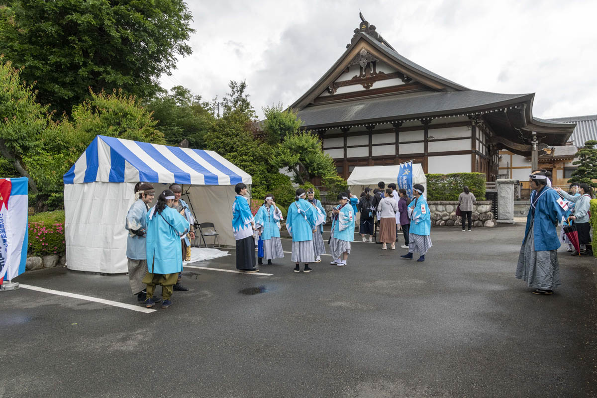 ひの新選組まつり「待たせたな！」、でも、雨には参った、ねっ。