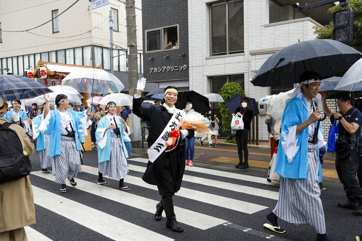 ひの新選組まつり「待たせたな！」、でも、雨には参った、ねっ。