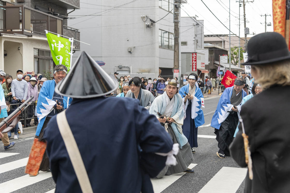 ひの新選組まつり「待たせたな！」、でも、雨には参った、ねっ。