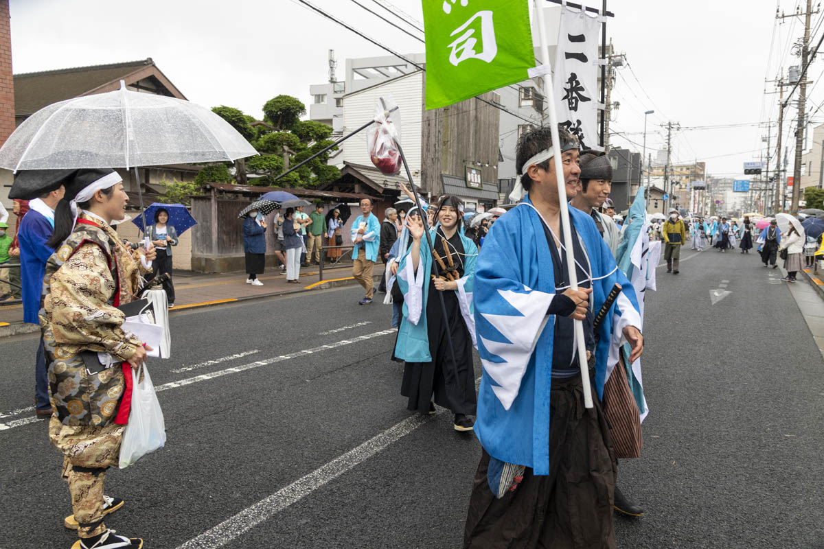 ひの新選組まつり「待たせたな！」、でも、雨には参った、ねっ。