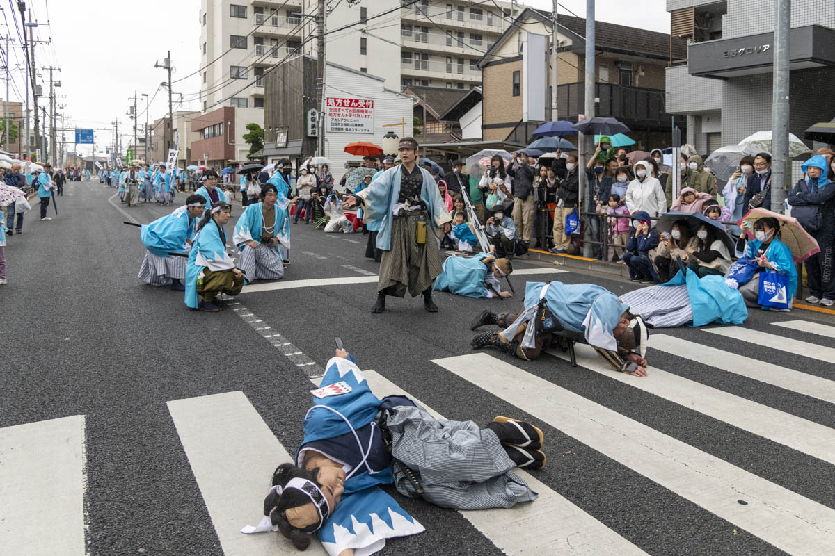 ひの新選組まつり「待たせたな！」、でも、雨には参った、ねっ。