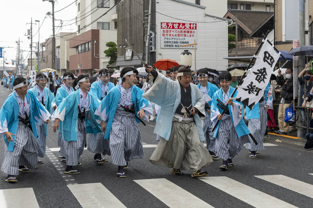 ひの新選組まつり「待たせたな！」、でも、雨には参った、ねっ。