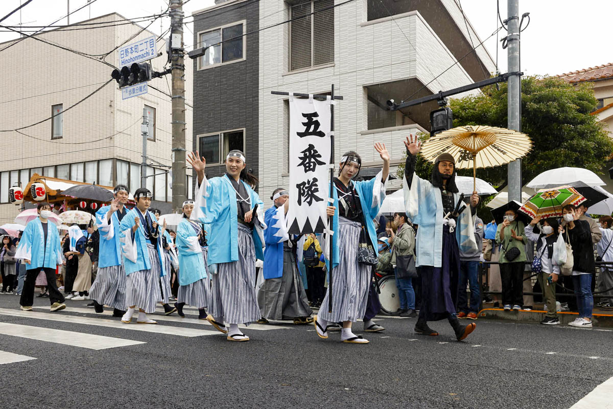 ひの新選組まつり「待たせたな！」、でも、雨には参った、ねっ。