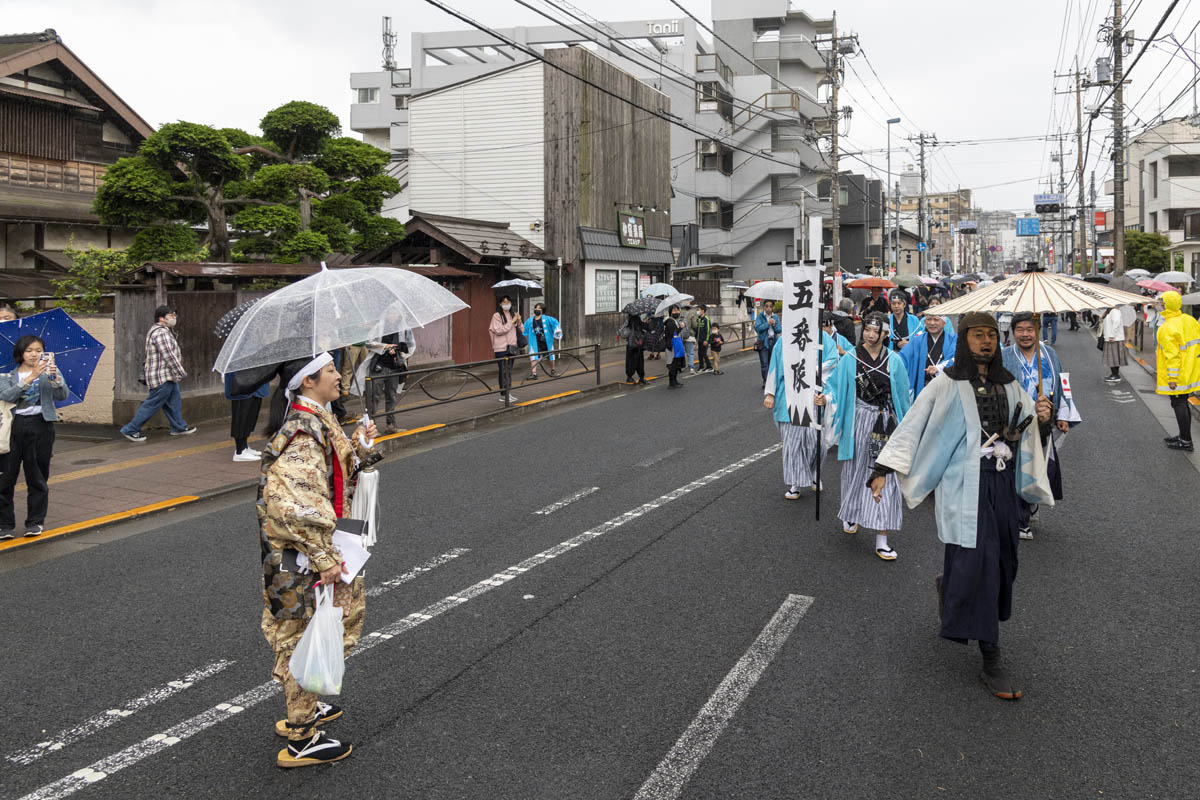 ひの新選組まつり「待たせたな！」、でも、雨には参った、ねっ。