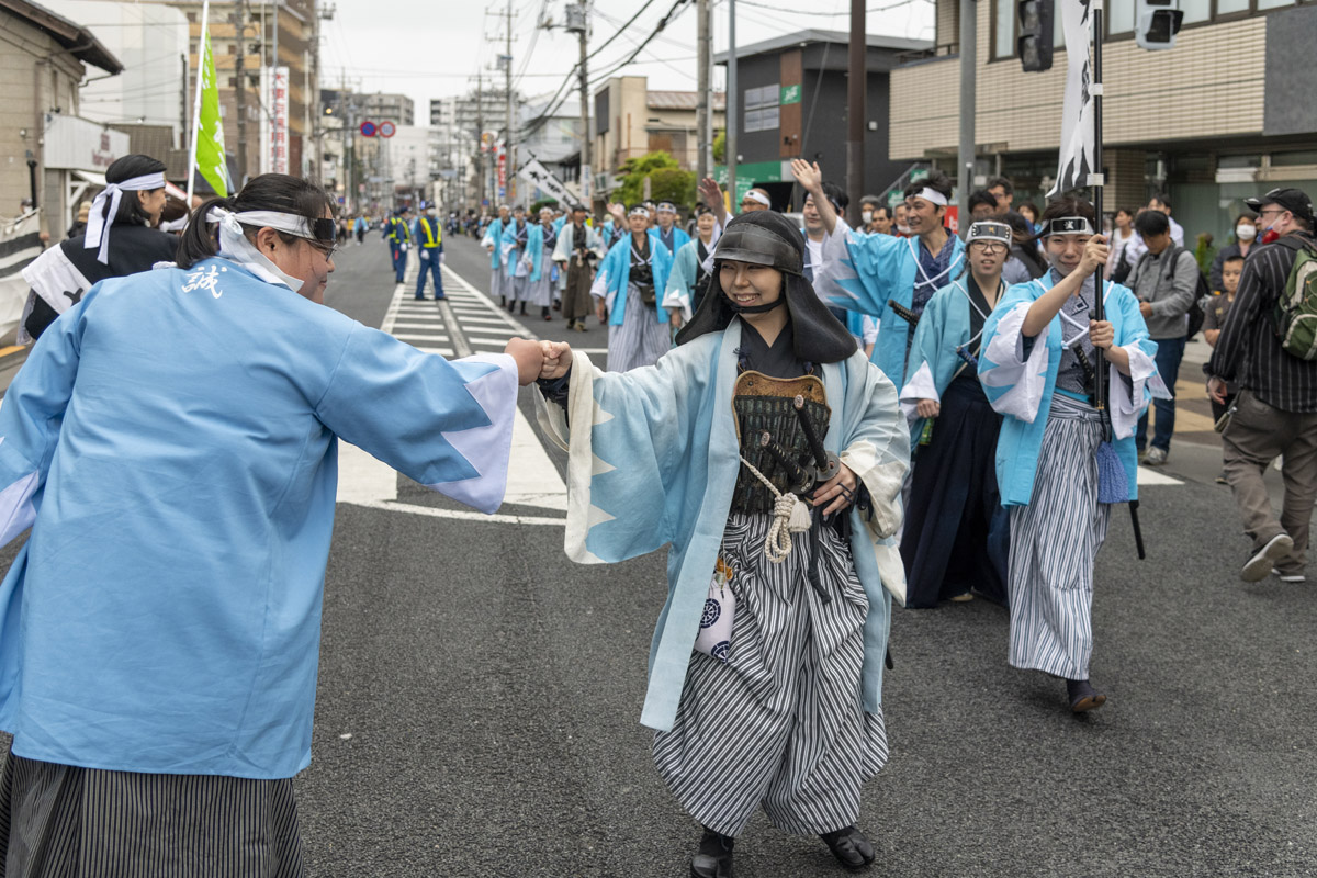 ひの新選組まつり「待たせたな！」、でも、雨には参った、ねっ。