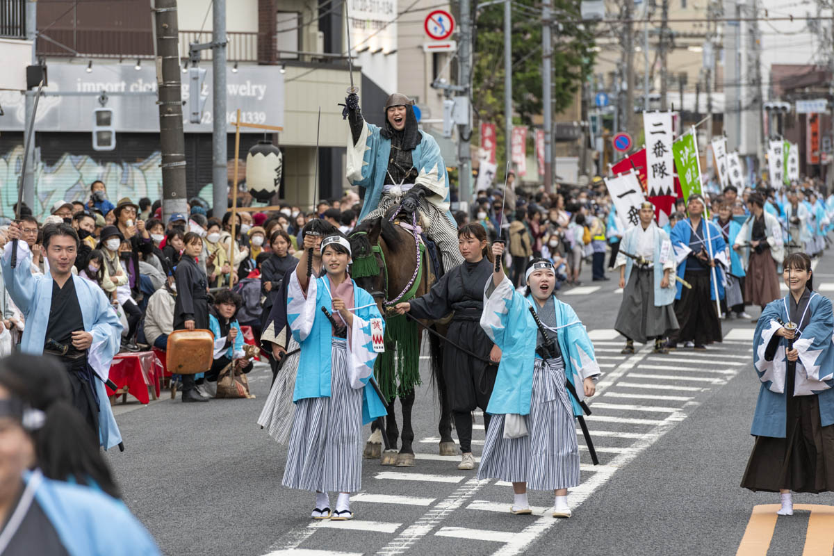 ひの新選組まつり「待たせたな！」、でも、雨には参った、ねっ。